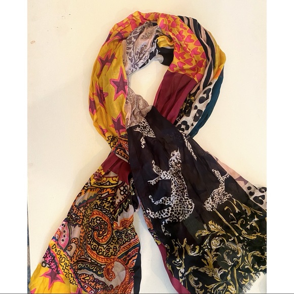 Mixed Print Oversized Scarf . 70in x 40in. 100% Viscose. Raw hem - Picture 4 of 8